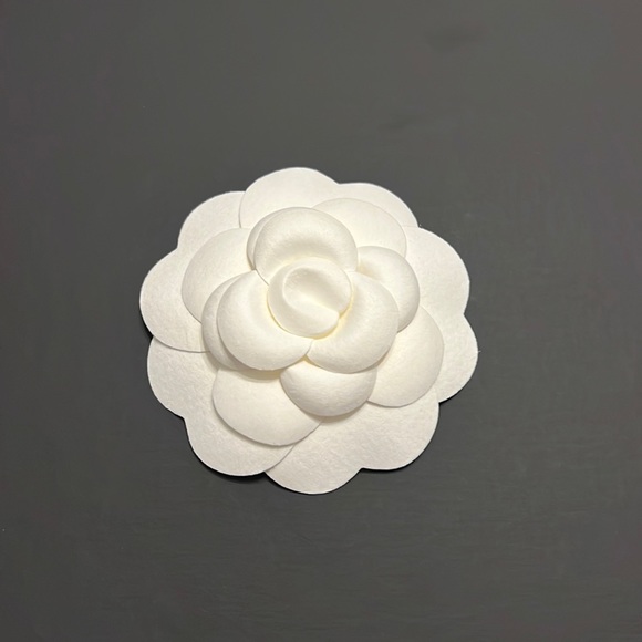 Chanel Camellia - Picture 1 of 2
